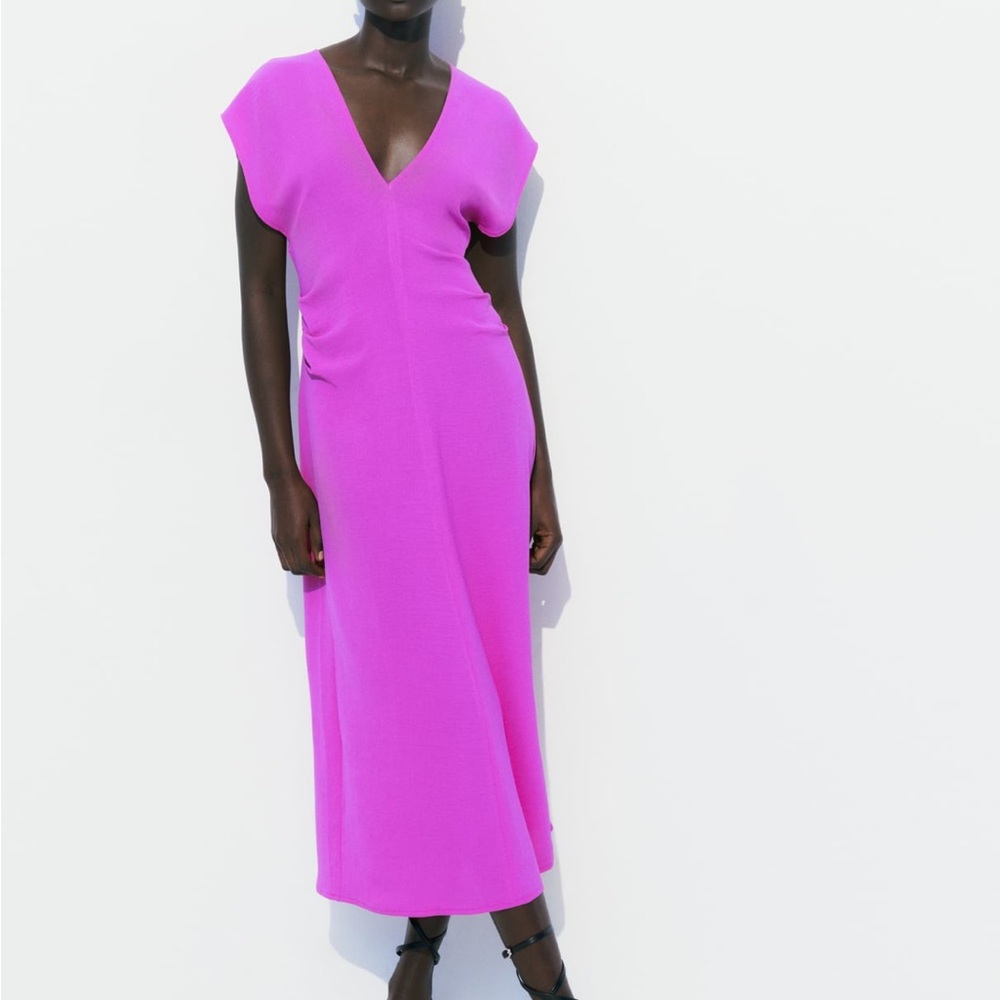 NWT! Zara flowy gathered dress. Fuchsia size M
